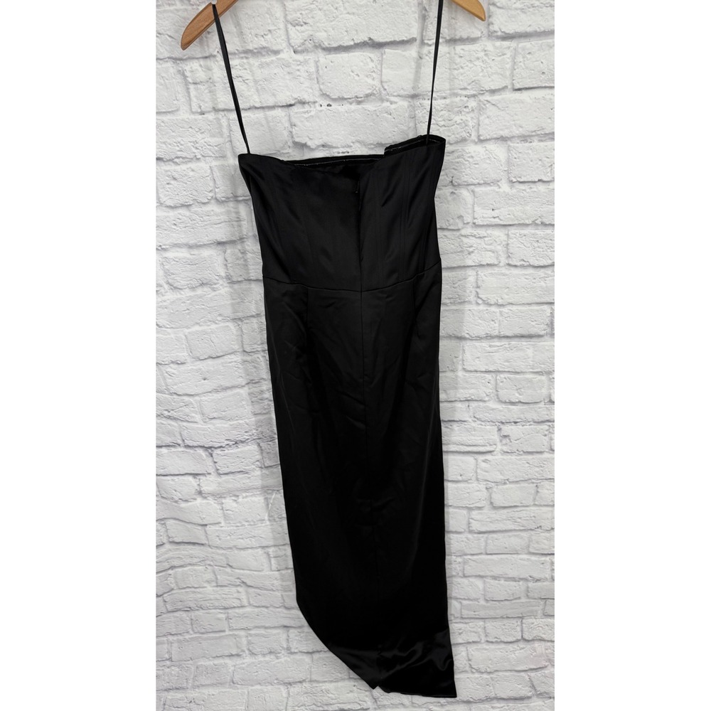 Gianni Bini Daphne Satin Ruched S
Strapless Asymmetrical Hem Sheath Dress Size 6 - Picture 6 of 14